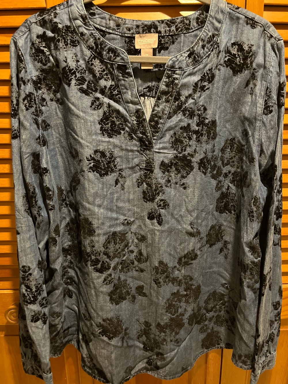 32. WOMENS CHICO’S 3/XL DETAIL TOP